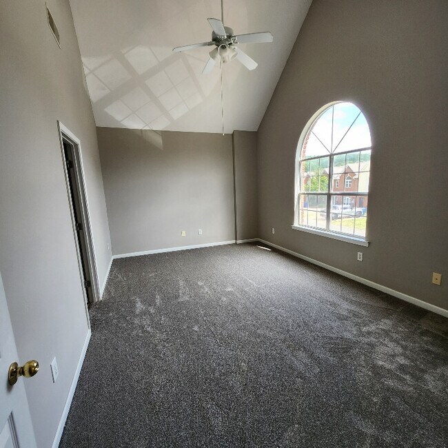 536 Treymoor Lake Cir Townhome Townhome Rental in Alabaster AL