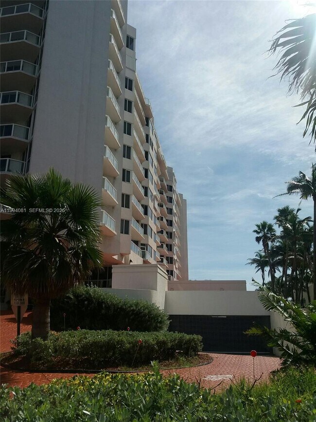 Photo - 17275 Collins Ave Unidad 801