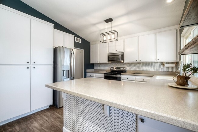 Photo - Escondido Beautiful Single Level Home w/3 Car and Solar