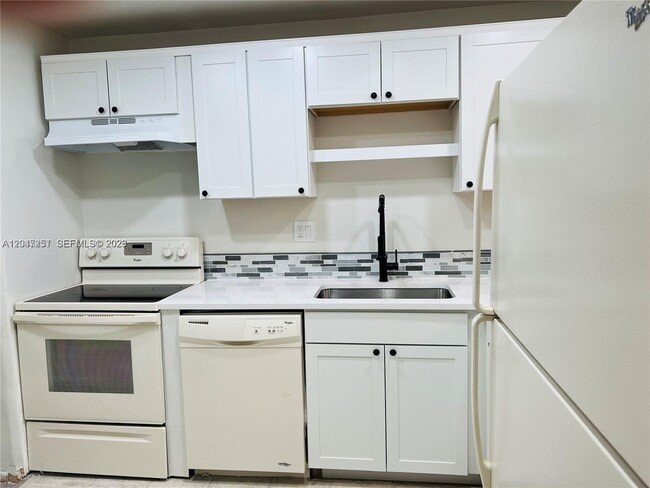 Building Photo - 8025 S Colony Cir Unit 210