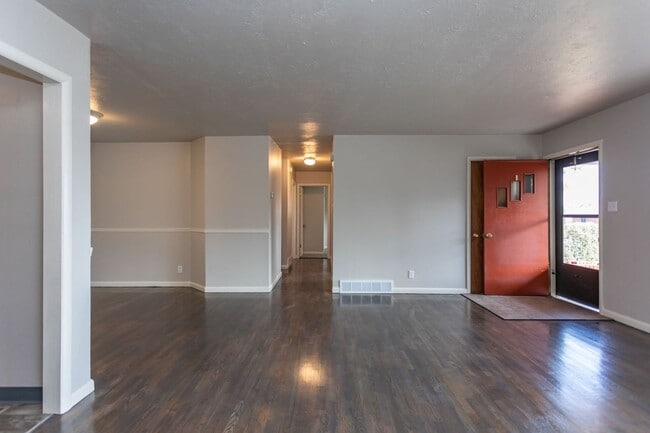 Photo - Charming Ranch Style Home in D12!