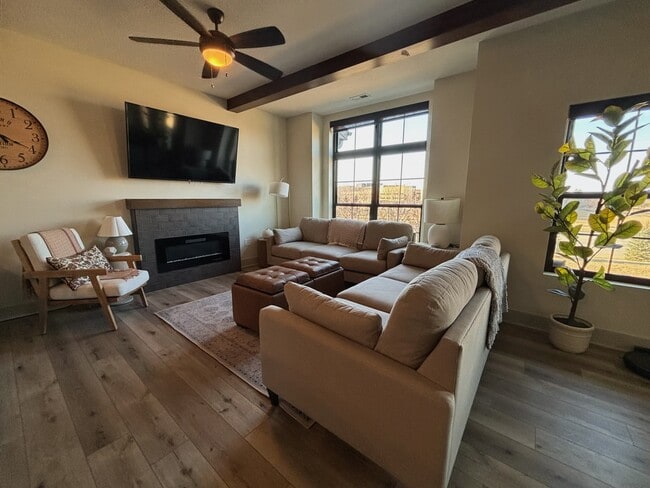 Photo - 6460 Galleria Dr