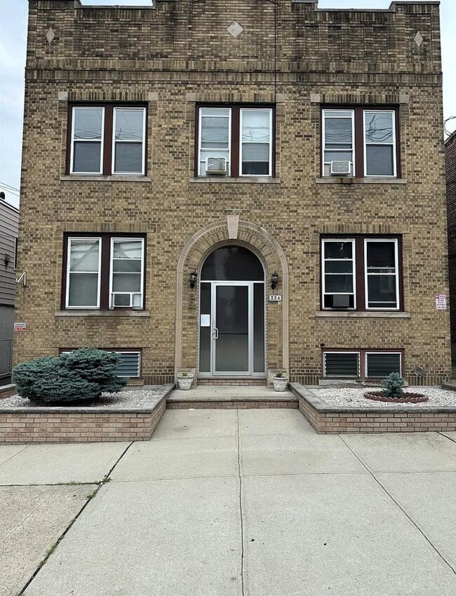 Building Photo - 324 Danforth Ave Unit 6 Rental