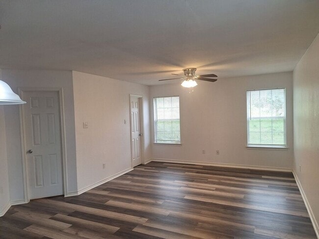 Photo - 2621 Lee Ave Unit B