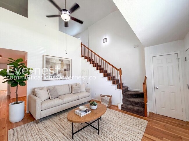 Photo - 707 Valley View Dr