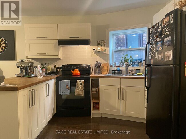 Photo - 716 Ossington Ave