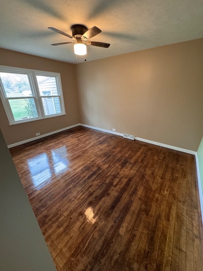 Photo - 210 E Charles St