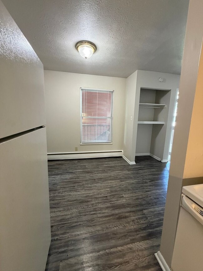 Photo - Spacious 1–3 Bedroom Apartments in South Louisville | Cedar Chase Unit 402