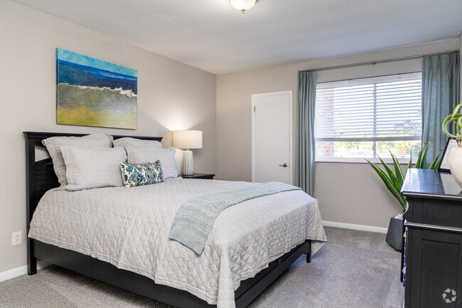 3BR, 2BA - 1,040SF - Primary Bedroom