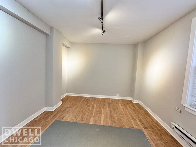 Photo - 541 W Belmont Ave Unit 2