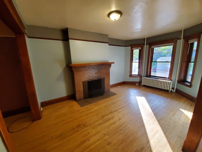 Photo - AVAILABLE DECEMBER! - 4 Bed 1.5 Bath Home! Unit 1518 1/2