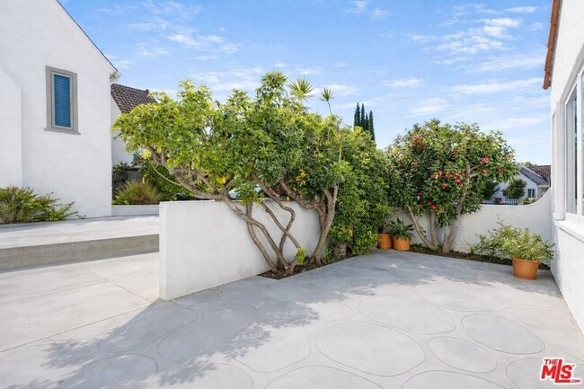 Photo - 2214 Benecia Ave