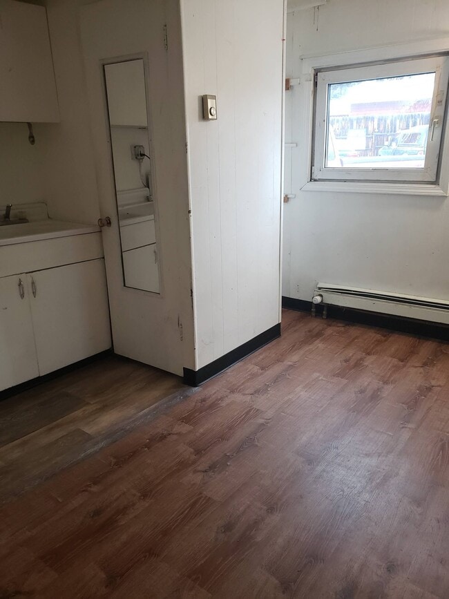 Photo - 1128 Hess Ave Unit $