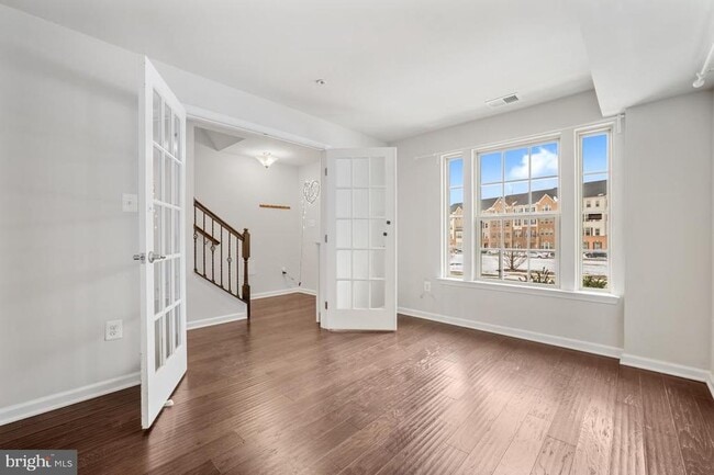 Photo - 13634 Crossbill Aly