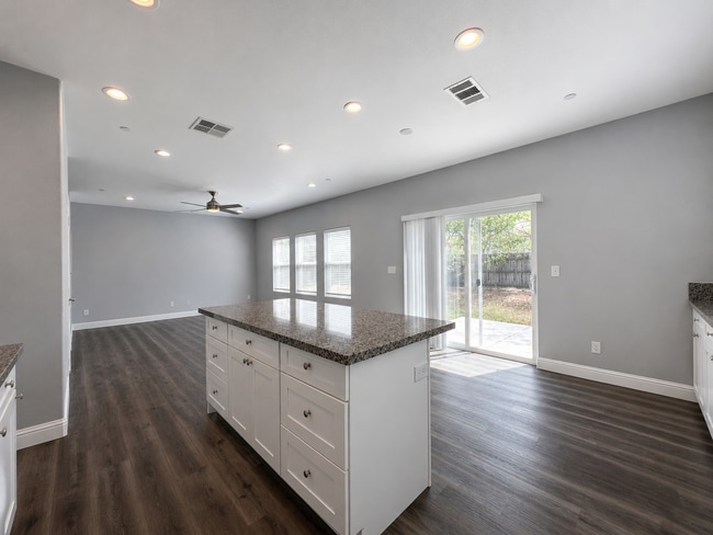 Photo - 12 Roscommon Ct