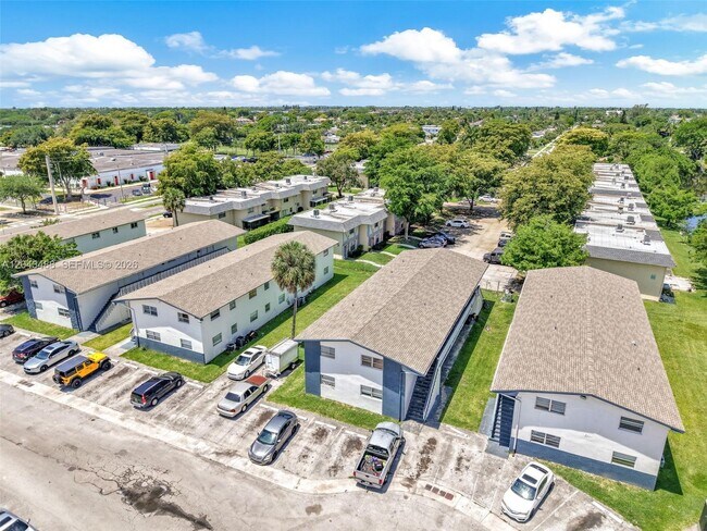 Building Photo - 861 SW 74th Terrace Unit 102 D