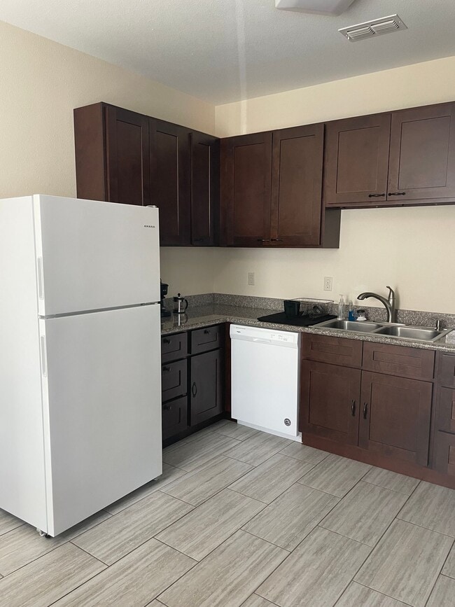Photo - 1 bedroom /1 bathroom units available in a brand new complex! Move in now!! Unidad 6