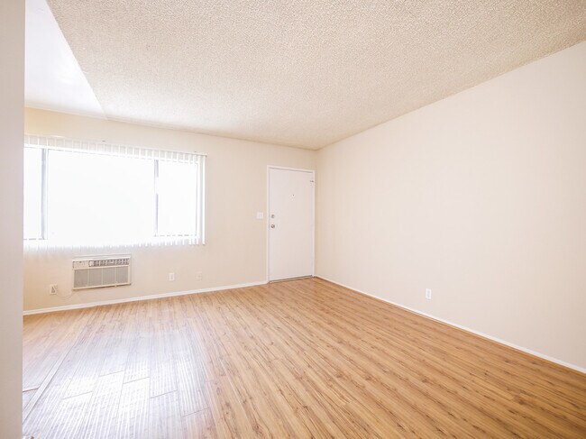 Photo - 6944-6954 Coldwater Canyon Ave