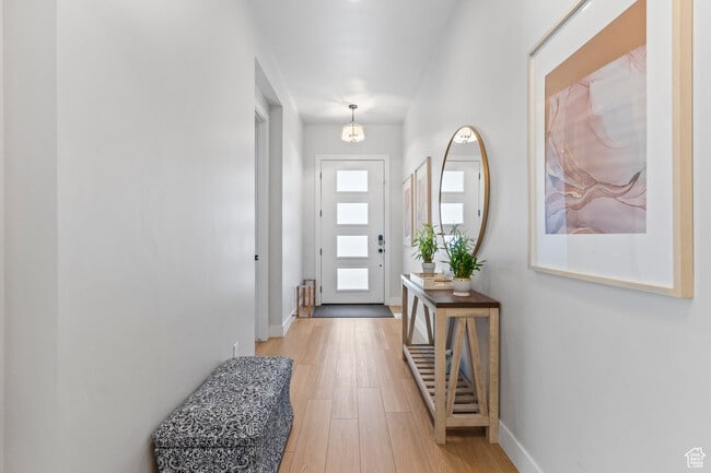 Building Photo - 837 S Finley Cir