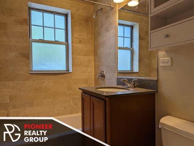 Photo - 3455 N Wolcott Ave Unit 2
