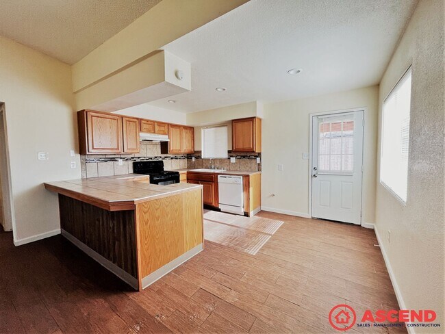 Photo - 8516 Haupt Ave