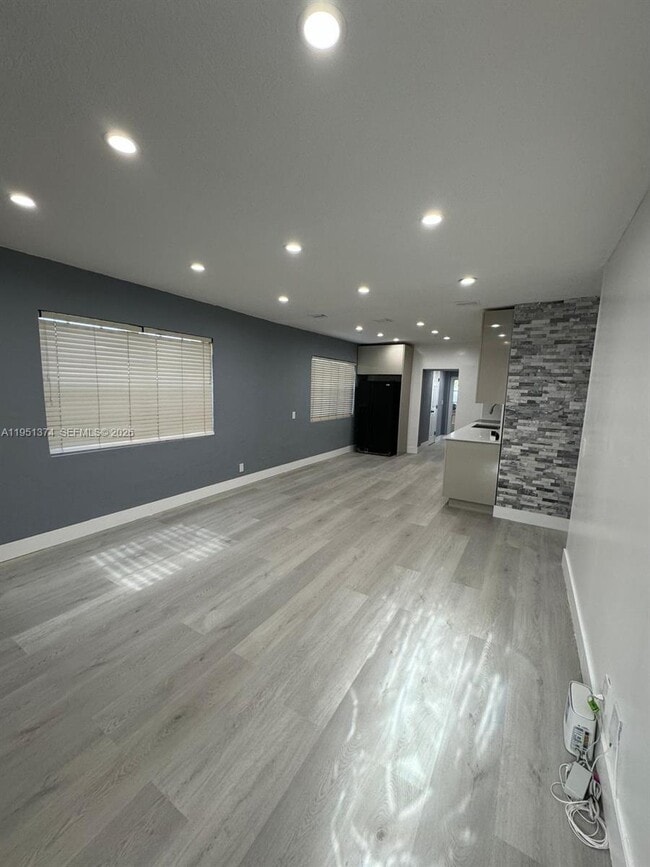 Photo - 635 N 28th Ave