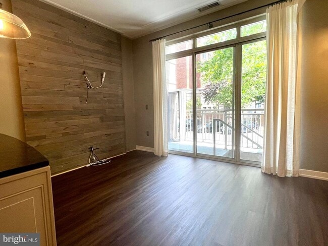 Photo - 820 N Pollard St Unit 103
