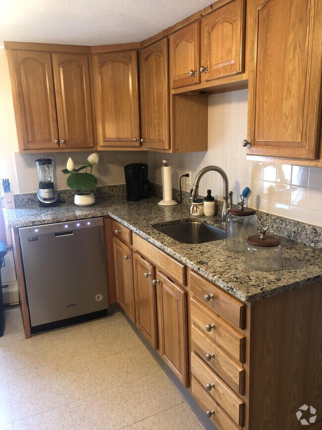 Building Photo - 22 8th St Unit 3 Rental