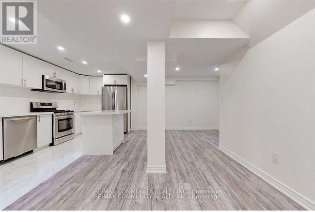 Photo - 16 Litner Crescent