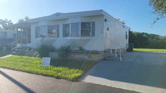 Photo - 142 Hamilton Dr