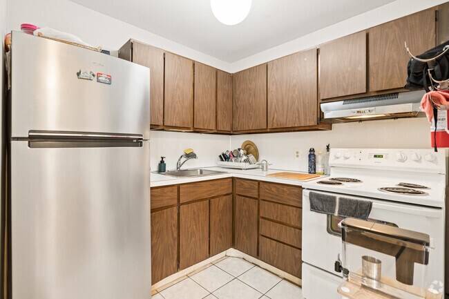 1BR, 1BA - 500SF - Kitchen