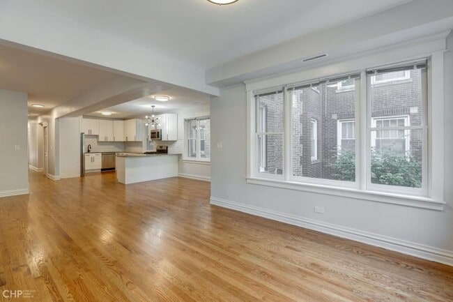 Building Photo - 4 bedroom in Chicago IL 60613 Unit 2 Rental