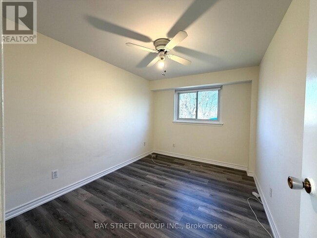 Photo - 445 Harcourt Dr