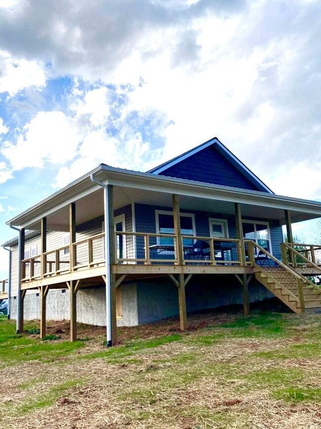 Photo - Charming 3 Bedroom 2 Bath home, Convenient NW Asheville location!