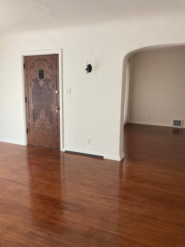 Connection with dinning - 2423 St George St Unit 2423