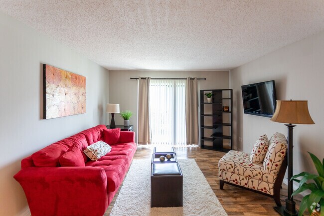 2BR, 2BA - 1055 SF