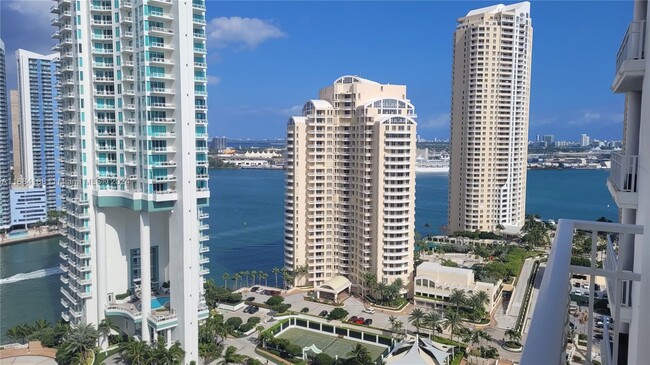 Photo - 701 Brickell Key Blvd Unidad LPH-08 Rental