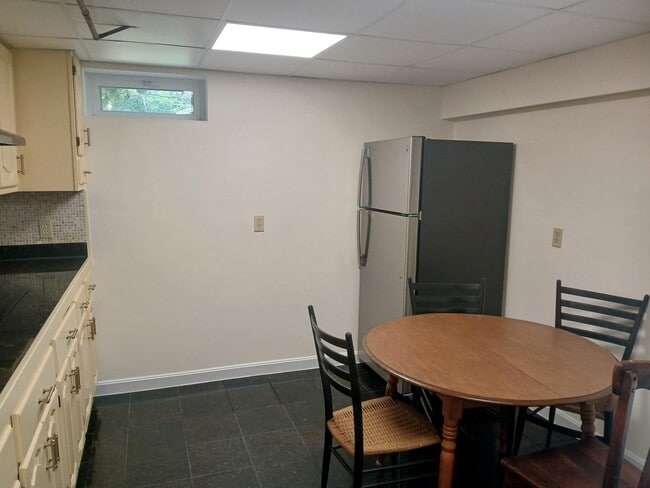 27 Middletown St Unidad B2
