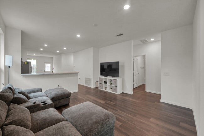 Photo - 16435 Big Hickory Dr
