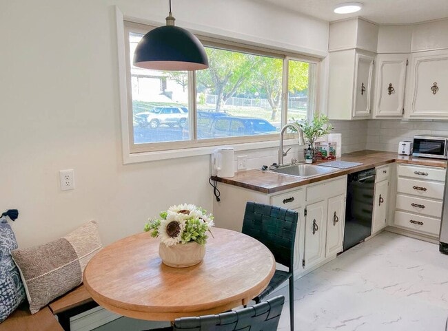 Photo - Modern 4 bed/2 bath with Mountain Views and a Fenced Backyard