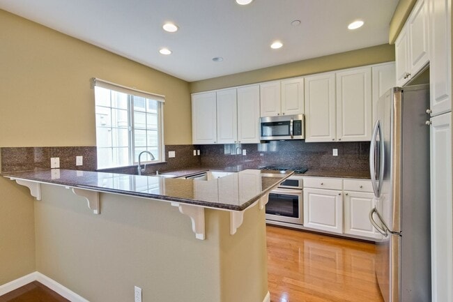 Photo - Modern Communication Hill Townhome | Panoramic Mountain Views