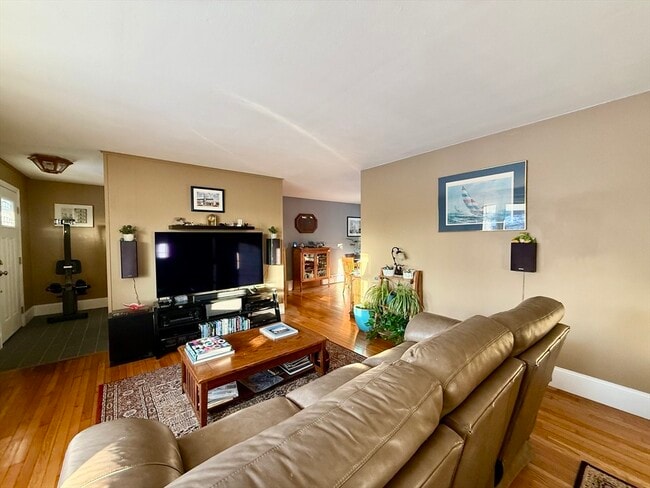 Photo - 12 Holiday Dr