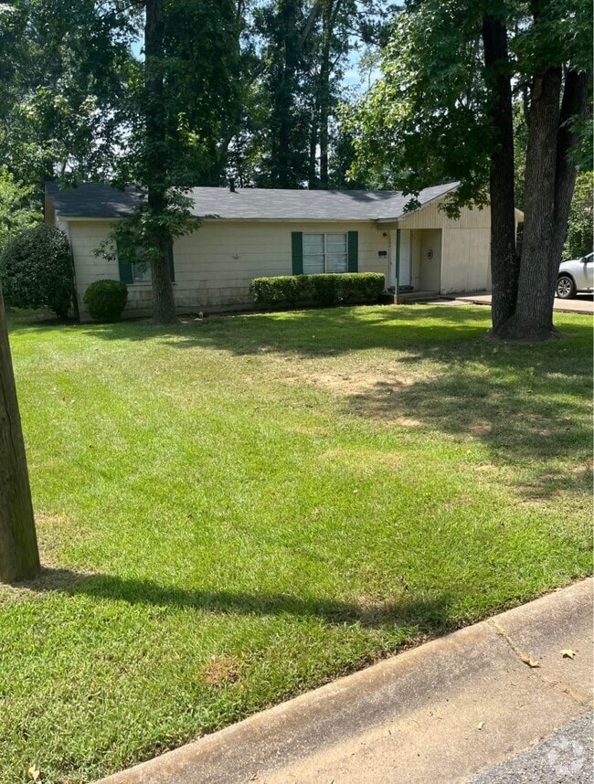 Building Photo - 1504 E Lantrip St Rental