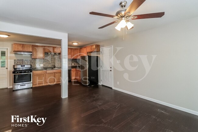 2296 Lakewood Dr NW