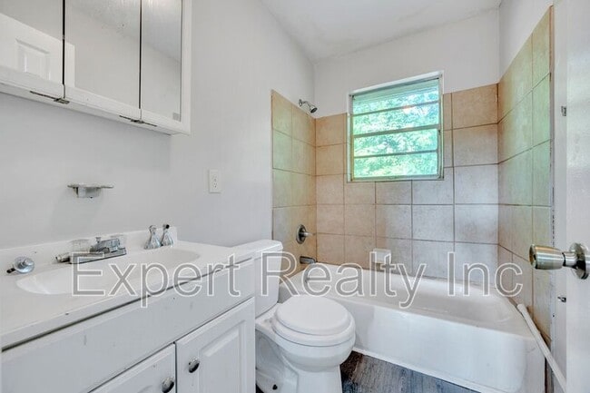 Photo - 1732 32nd Pl N