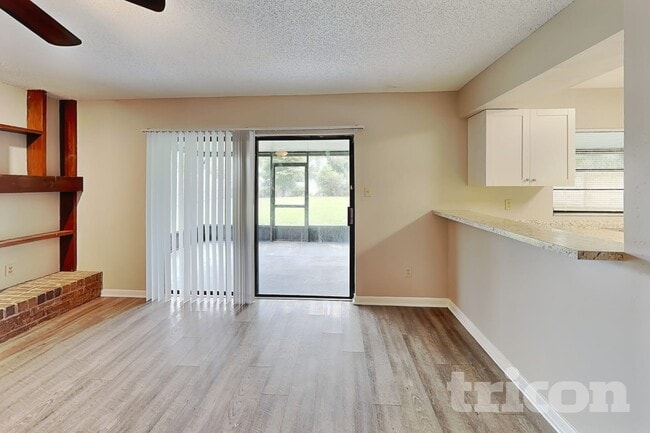 Photo - 1311 Corner Oaks Dr