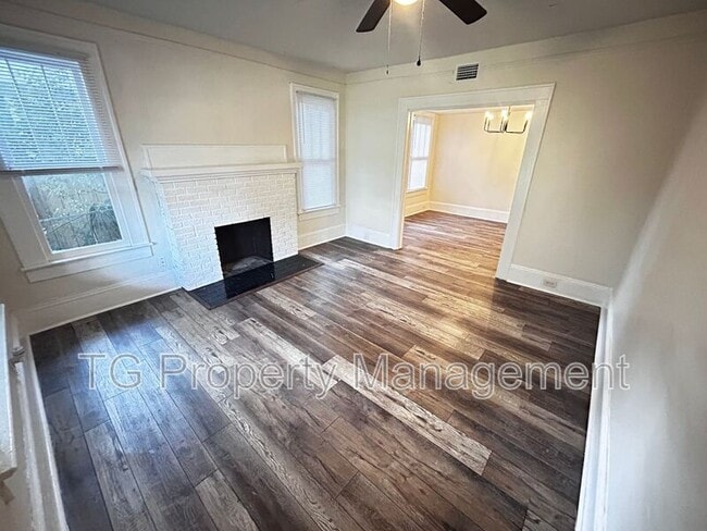 Photo - 2561 Rosselle St