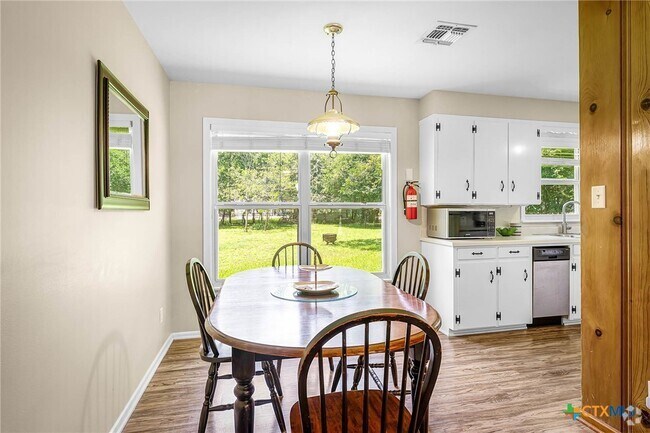 Building Photo - 2052 Gruene Rd Rental