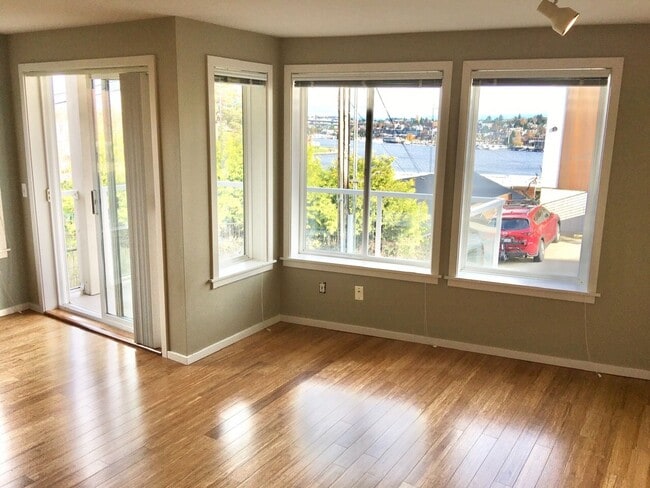 Photo - Gorgeous Queen Anne View Condo Unidad 100