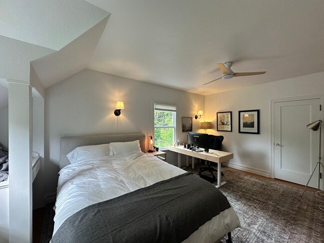 2nd Bedroom - 140 NW Maywood Dr